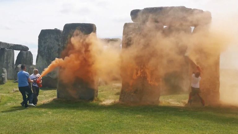 παγανισμός μαγεία Βανδαλισμοί στο Stonehenge;